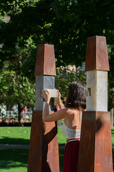 ATIDA inaugura l’escultura “Jo en tu” al Parc Central