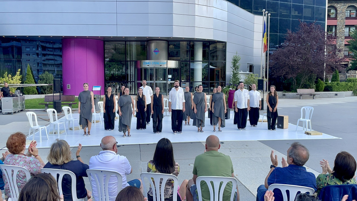 Un moment de la inauguració de la rehabilitació de la borda de Ràmio